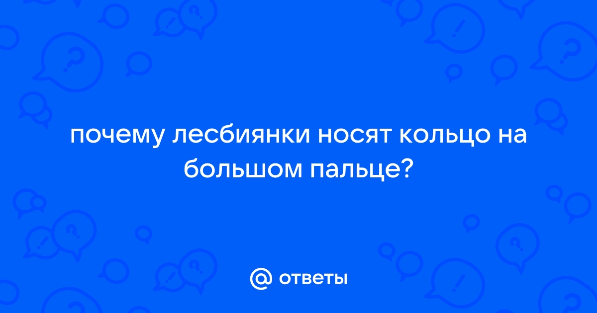 Вид сверху на ноги лесбийской пары на белой кровати